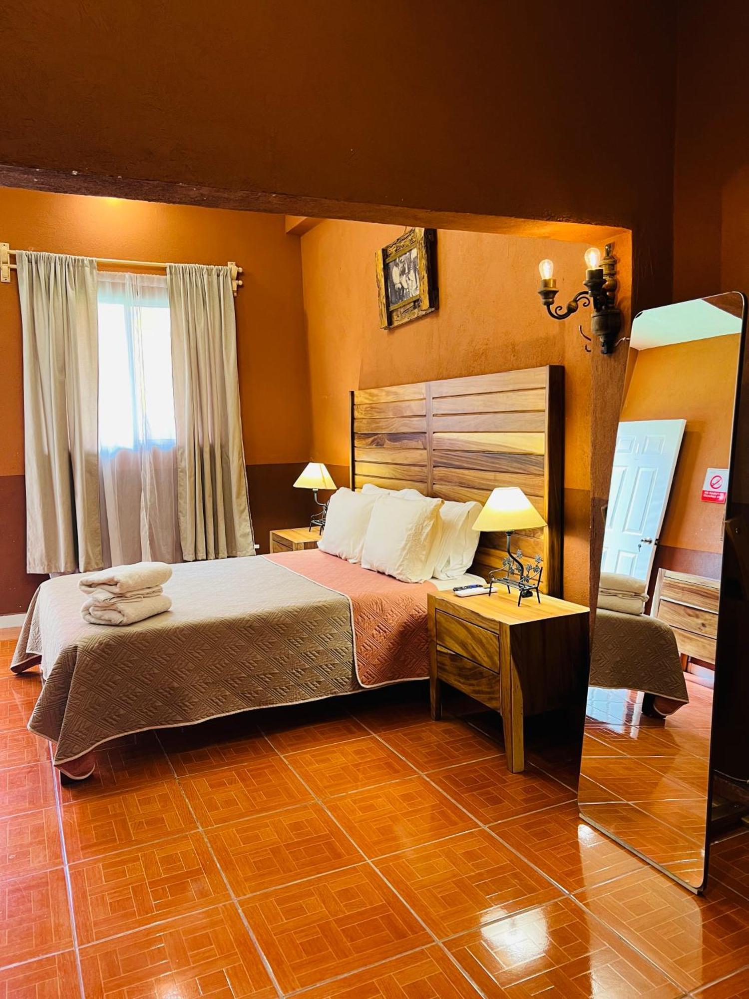 Hosteria Casa Marquez เลออน ภายนอก รูปภาพ