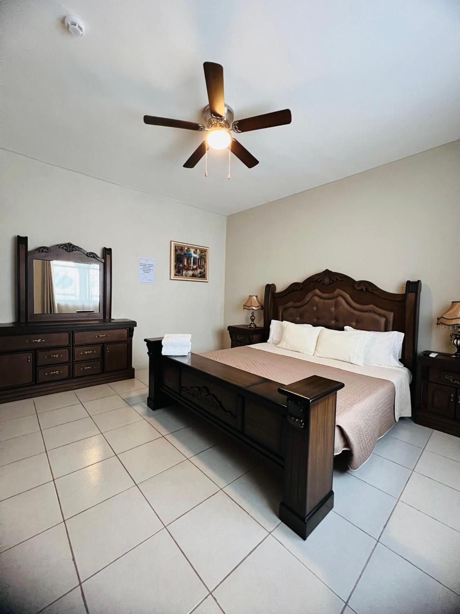 Hosteria Casa Marquez เลออน ภายนอก รูปภาพ