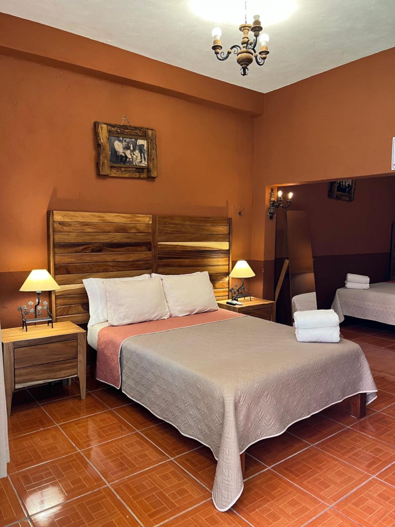 Hosteria Casa Marquez เลออน ภายนอก รูปภาพ