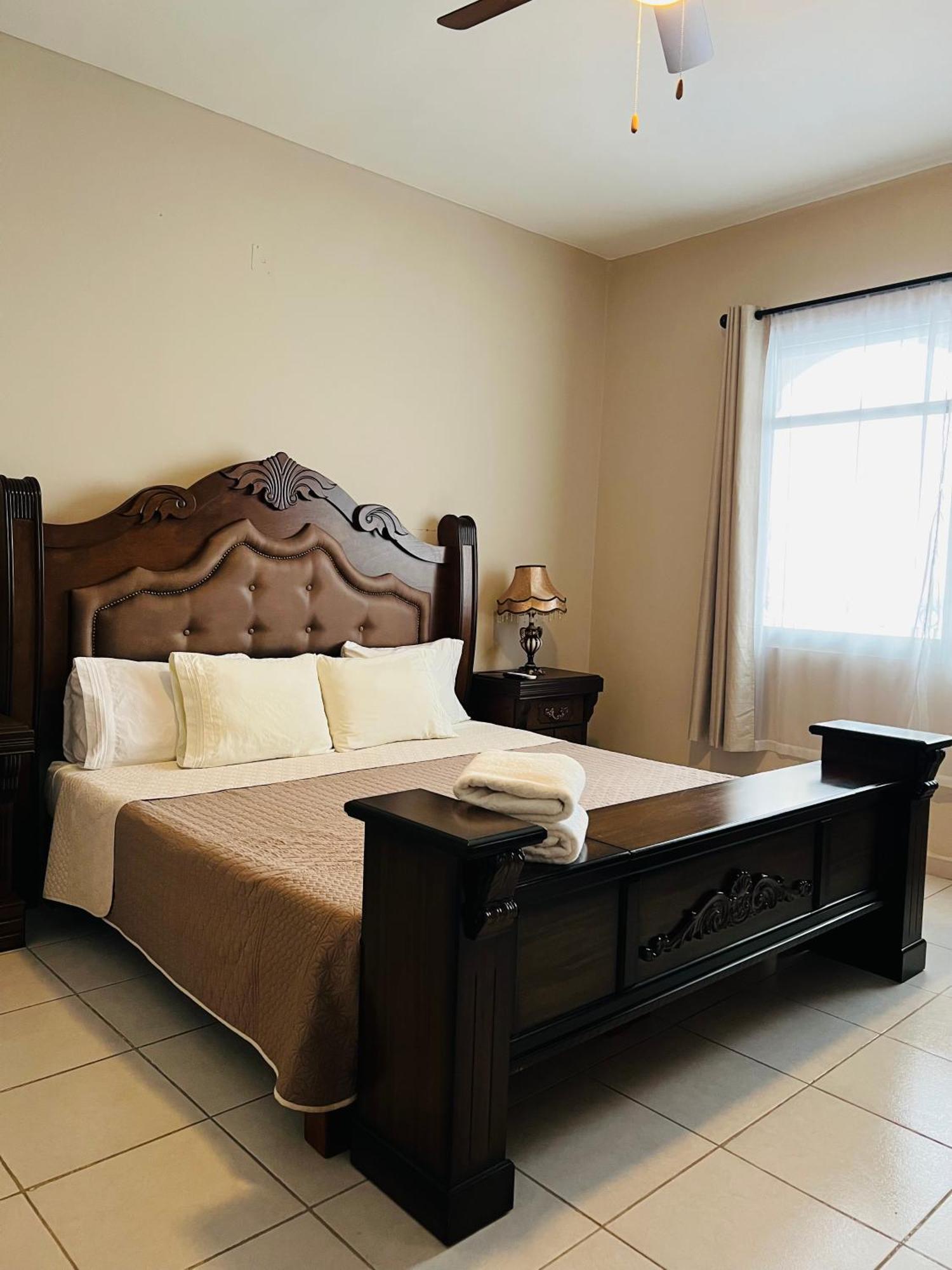 Hosteria Casa Marquez เลออน ภายนอก รูปภาพ
