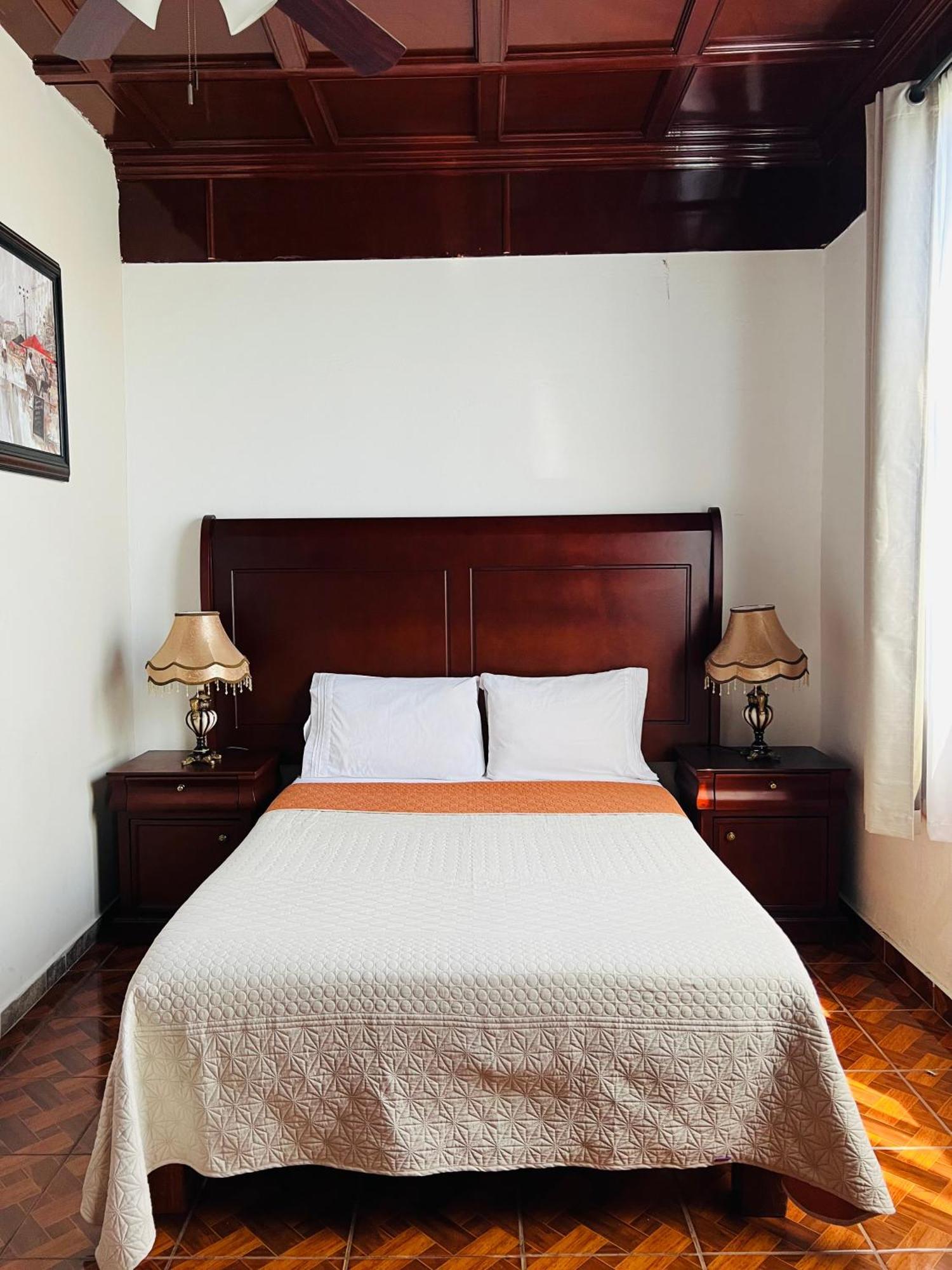 Hosteria Casa Marquez เลออน ภายนอก รูปภาพ