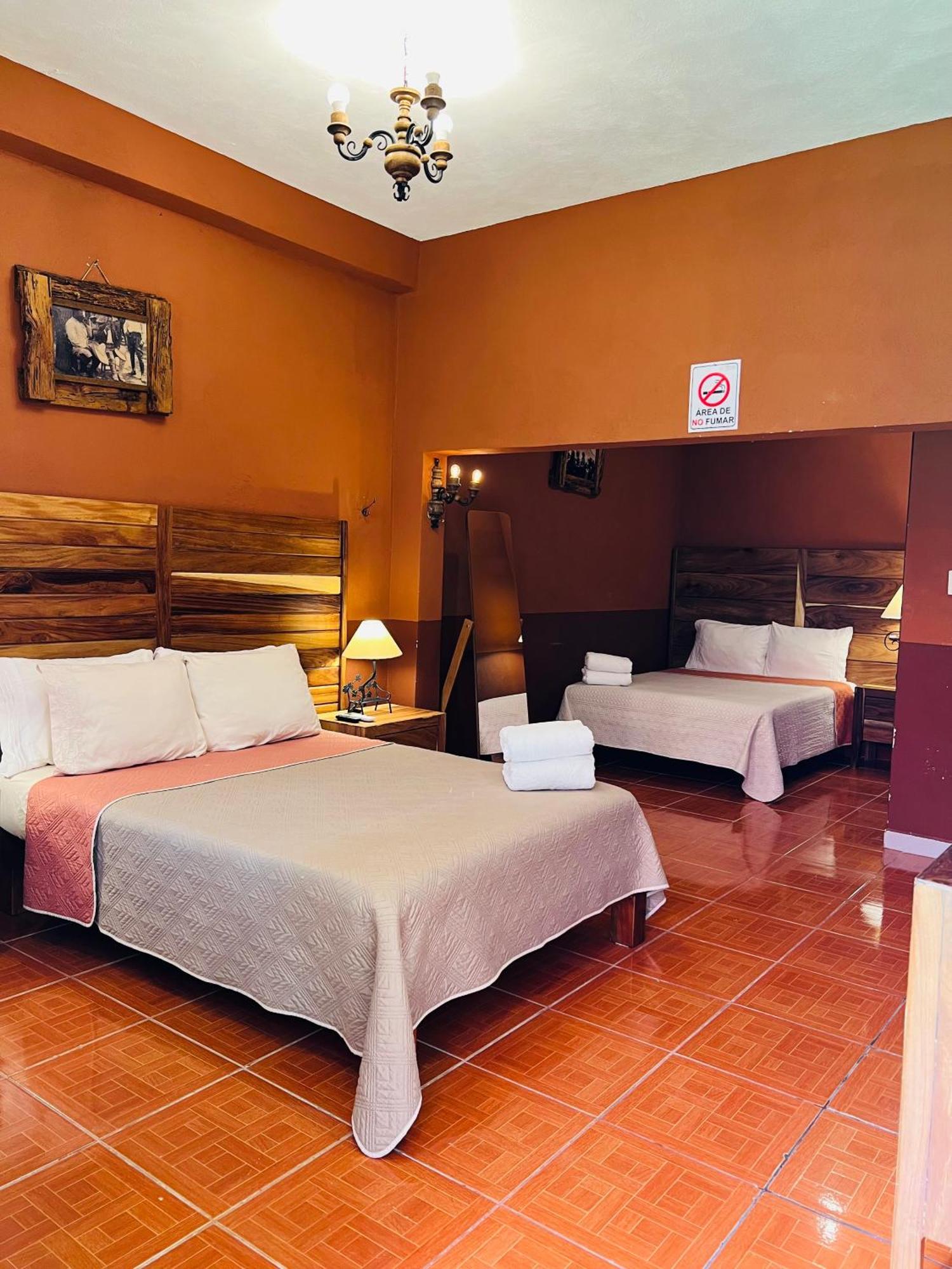 Hosteria Casa Marquez เลออน ภายนอก รูปภาพ