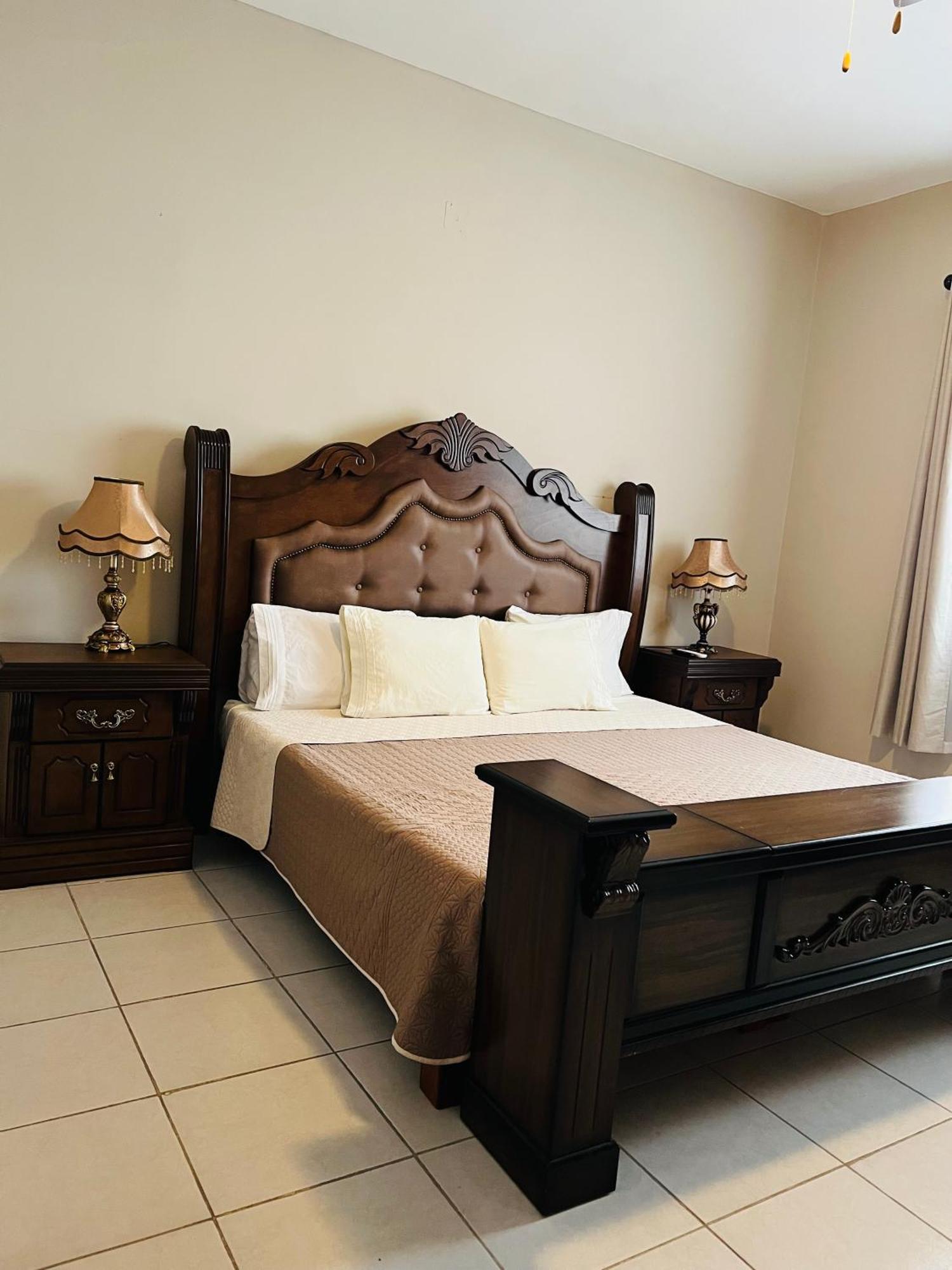 Hosteria Casa Marquez เลออน ภายนอก รูปภาพ