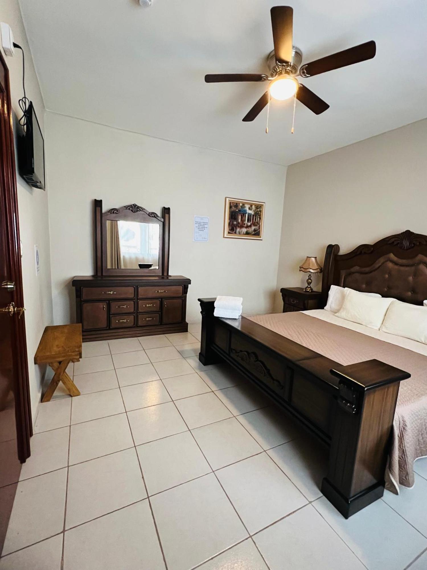 Hosteria Casa Marquez เลออน ภายนอก รูปภาพ